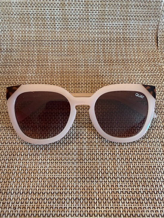 Quay Australia Accessories - Quay Australia Blush Round Sunglasses with Dark Lenses